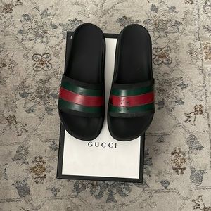Gucci slides used👀